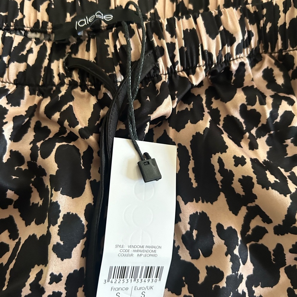 Valege Leopard Pyjama Set - Picture 4 of 9